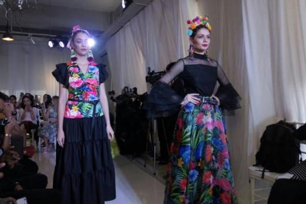 Peleburan Fashion dan Seni Lukis dalam "Filosofi Bahagia"