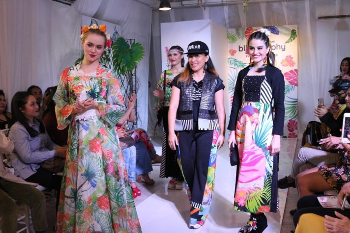 Peragaan Koleksi Fashion ‘Blisslosophy’, Buka Pameran Bertajuk One By One Di 2madison Gallery
