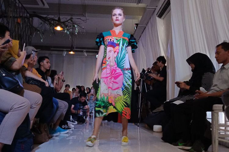 "Semangat" Frida Kahlo dalam Koleksi Busana Penuh Warna 2Madison