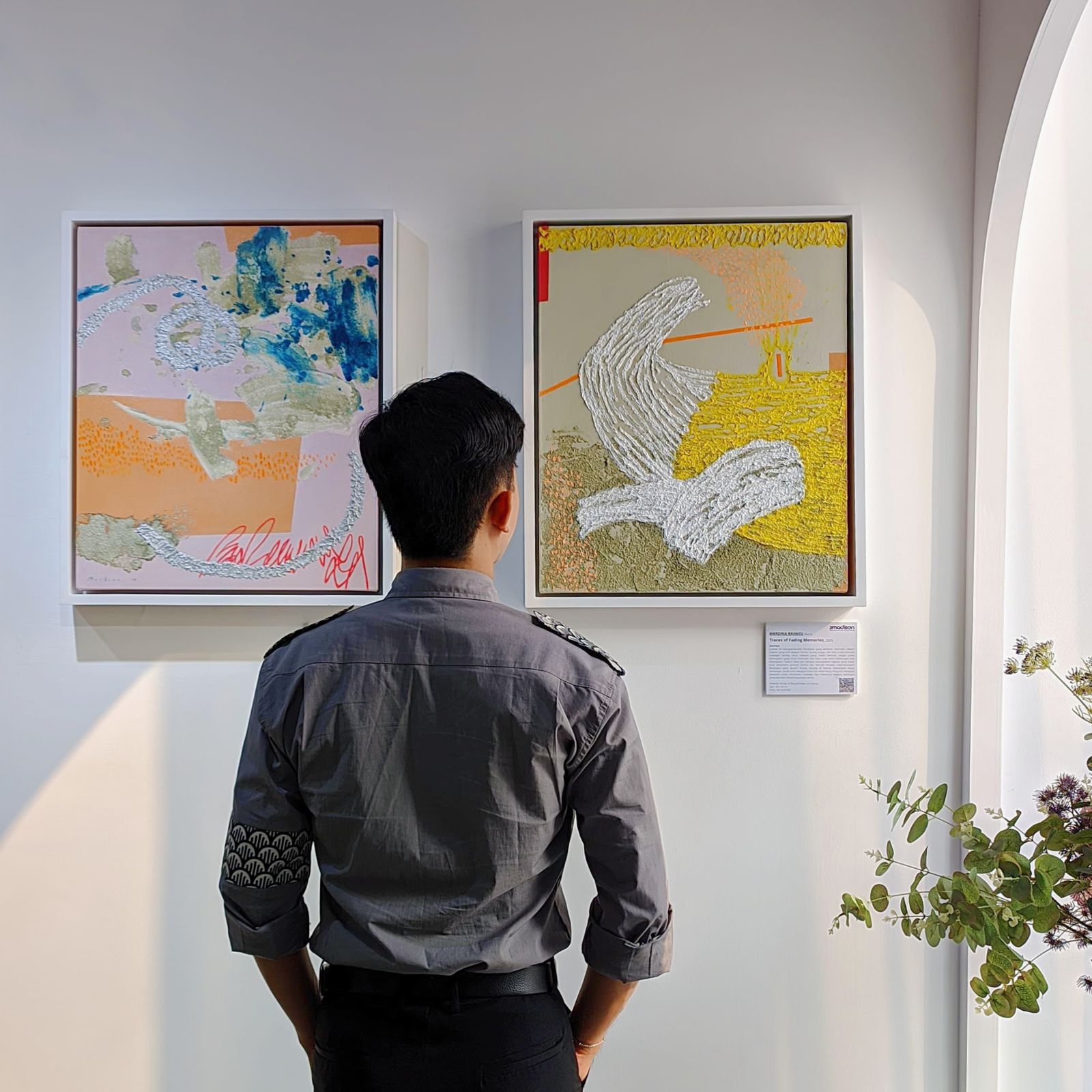 An Abstract Expressionism Art painting titled "Fragments of Emotion" by Mardina Rahayu at 2Madison Gallery. This evocative work is featured in Art Gallery Jakarta and Indonesian Gallery and represents Affordable Art Asia.