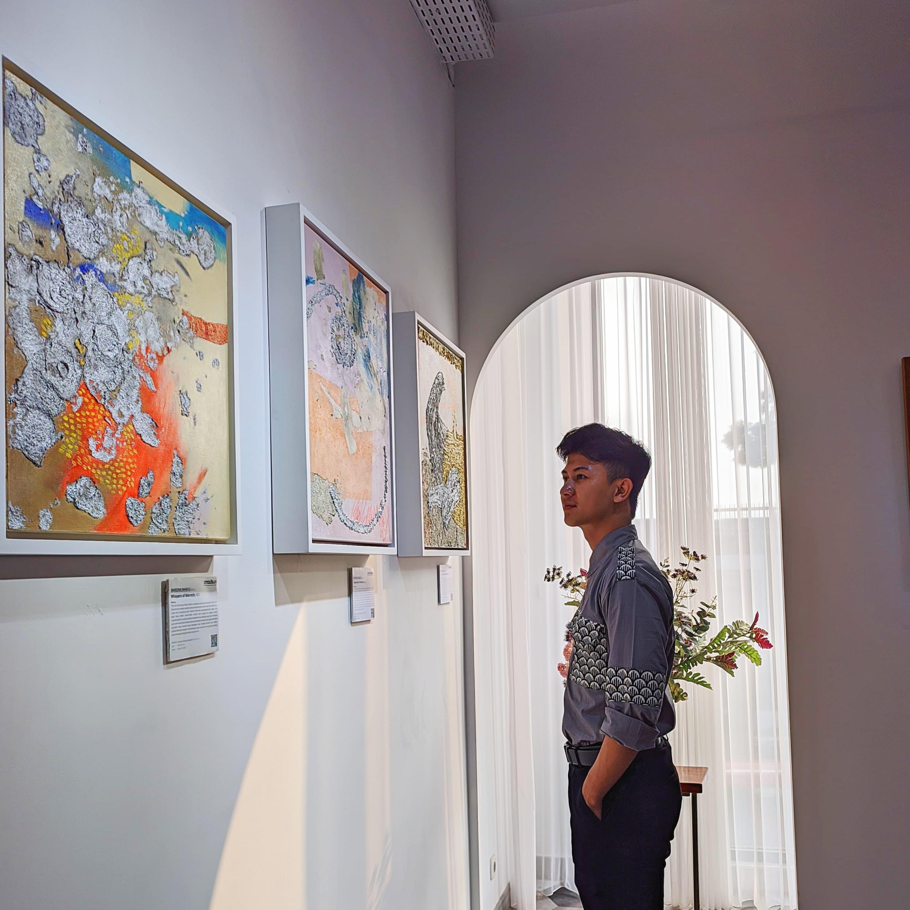 An Abstract Expressionism Art painting titled "Whispers of Warmth" (2025) by Mardina Rahayu at 2Madison Gallery, part of Art Indonesia and Gallery Jakarta. This textured mixed media work reflects emotional memory and is featured in Affordable Art Asia.